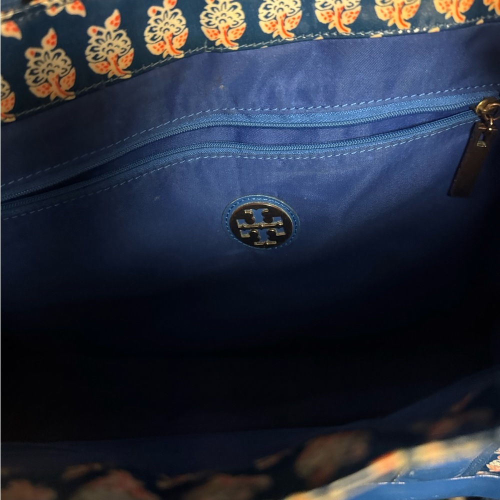 Tory Burch Vinyl Tote Bag - Picture 7 of 9